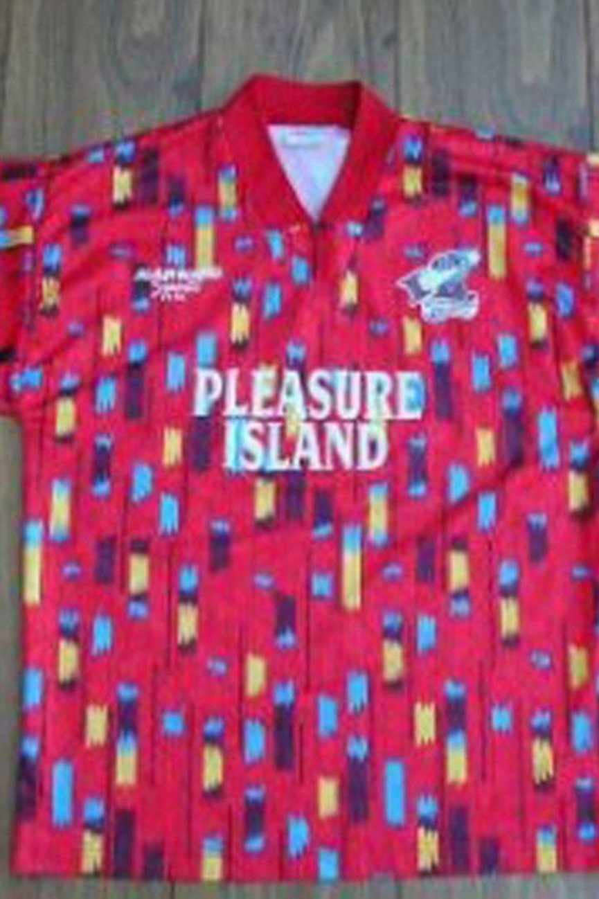 50-worst-football-kits-ever-45-1556697316-7LcG-column-width-inline