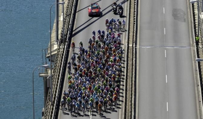 The Vuelta peloton on stage 3