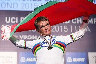 Vasil Kiryienka waving the Belarus national flag above his head