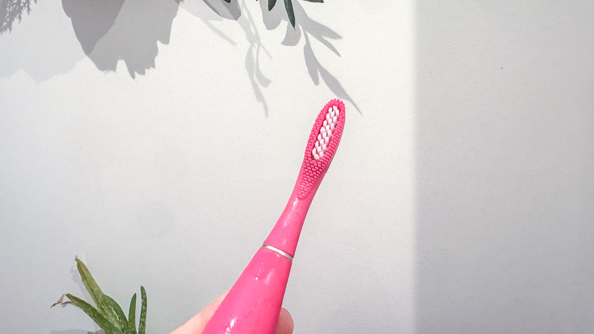 A pink Foreo Issa 3