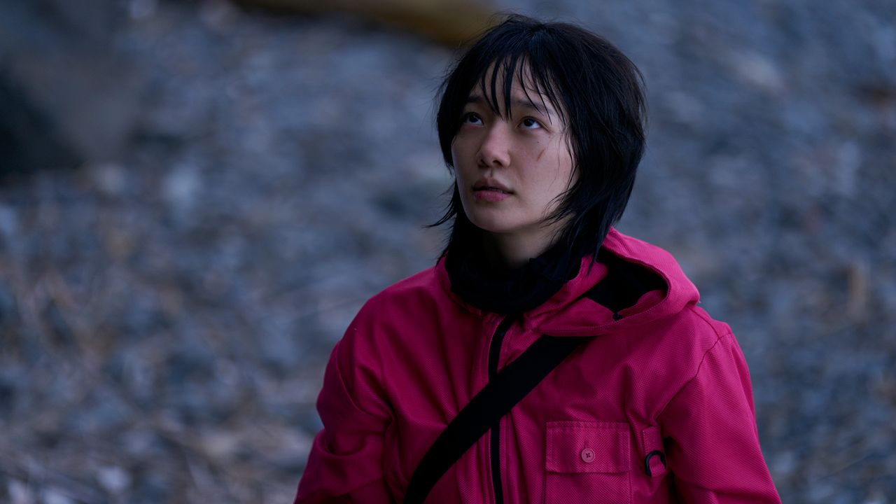 Squid Game season 3 character in pink jumpsuit without their mask on