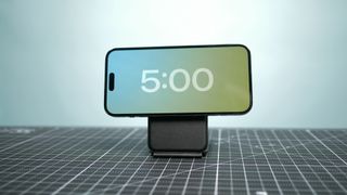 iOS 17 standby mode solar clock