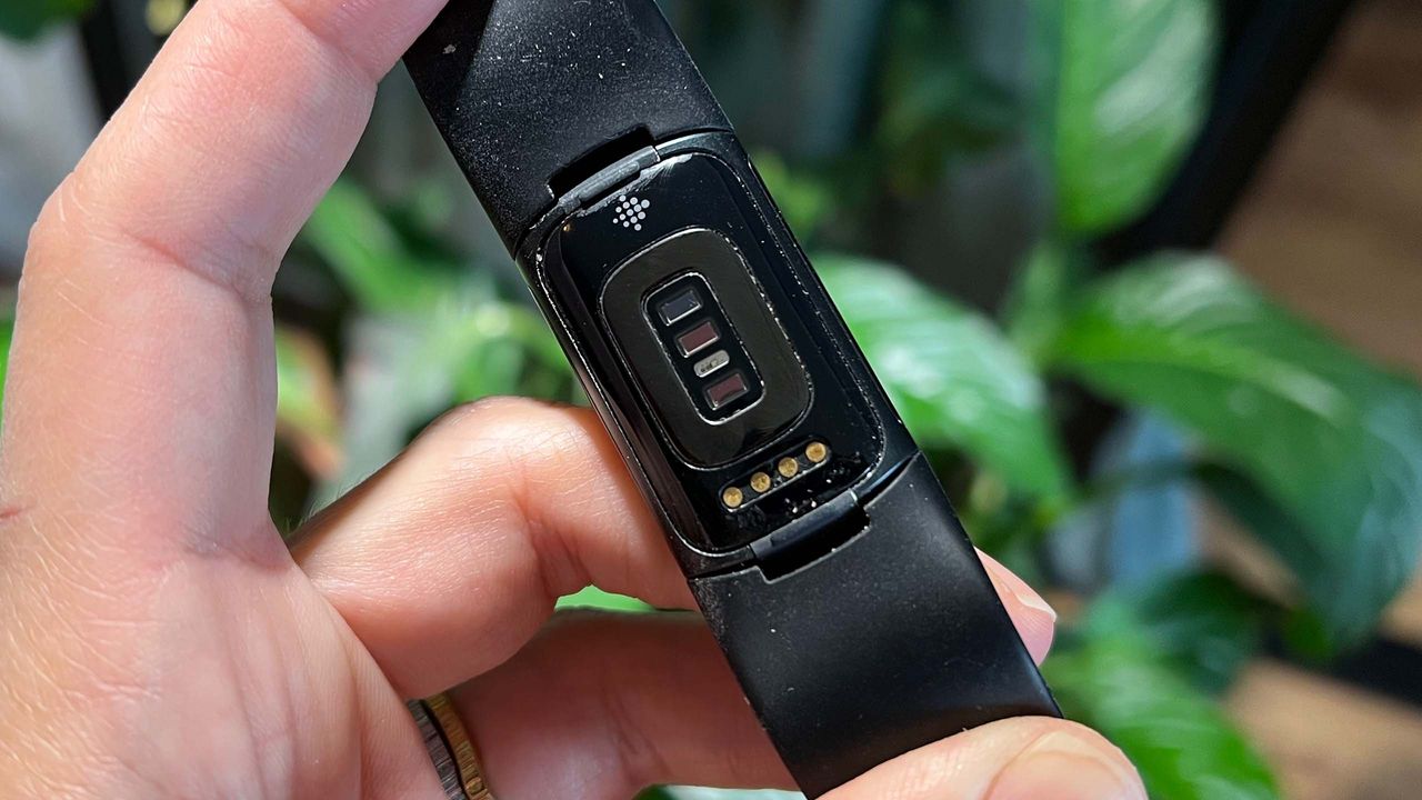 Fitbit Charge 5