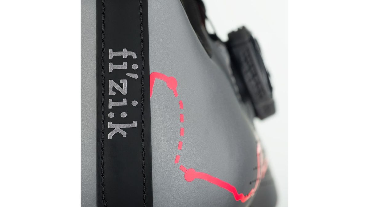The shoes feature all of the same details as the brand's range-topping Infinito R1 shoes