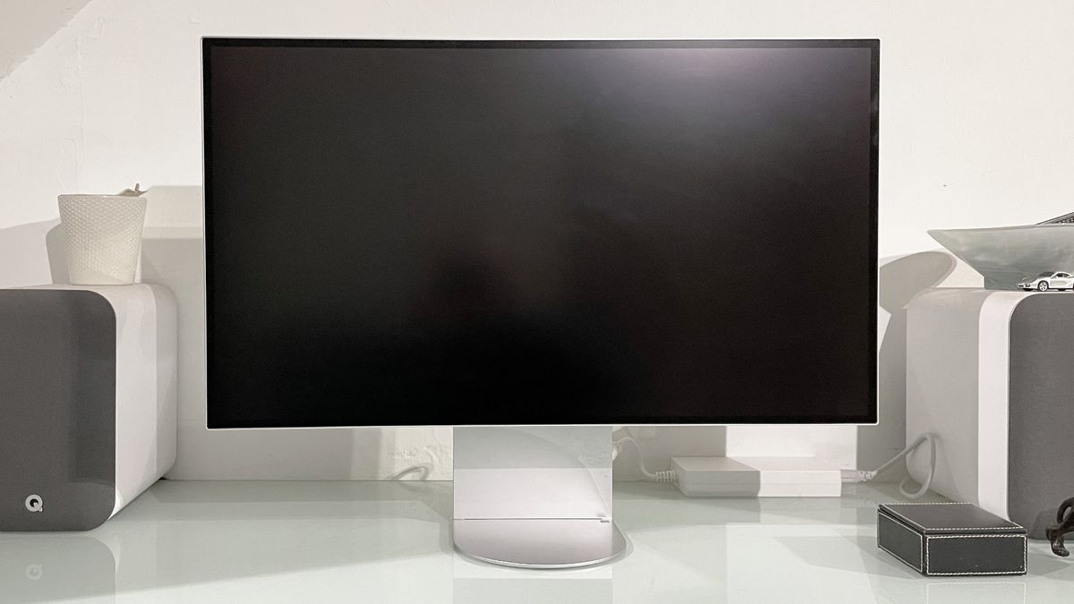 LG UltraFine 6K Evo 32U990A in a home office during our review