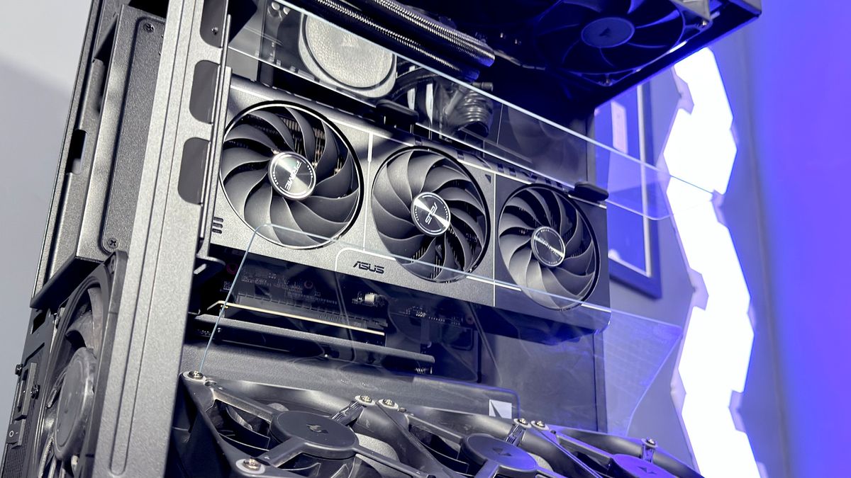 The Havn HS 360 PC case in black and white on a desk.
