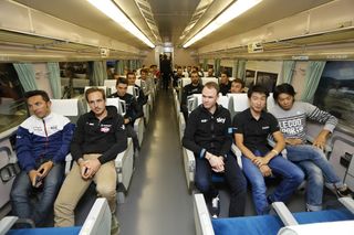 Riders take a train at the Saitama Criterium (Sunada)