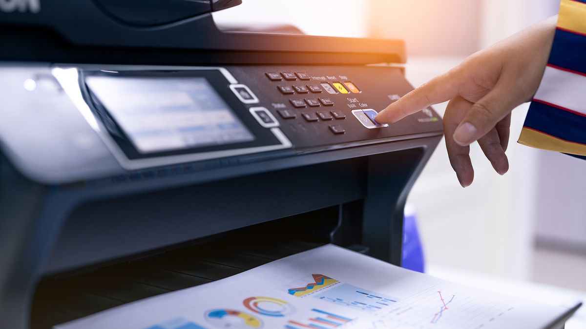 Person using printer to programme a color setting.