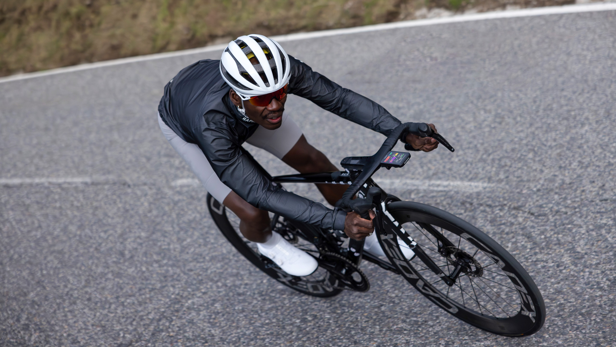 Rider on bike with the Garmin Edge 1060