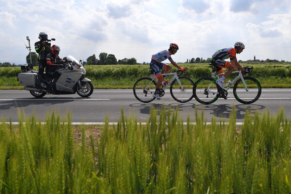 Luca Covili and Sho Hatsuyama in the breakaway during stage 10 at the Giro
