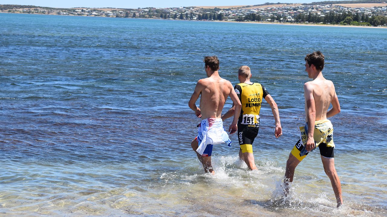 Robert Gesink also took a dip