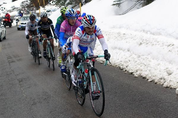 Jose Rujano (Androni Giocattoli) sets the pace for the lead group.