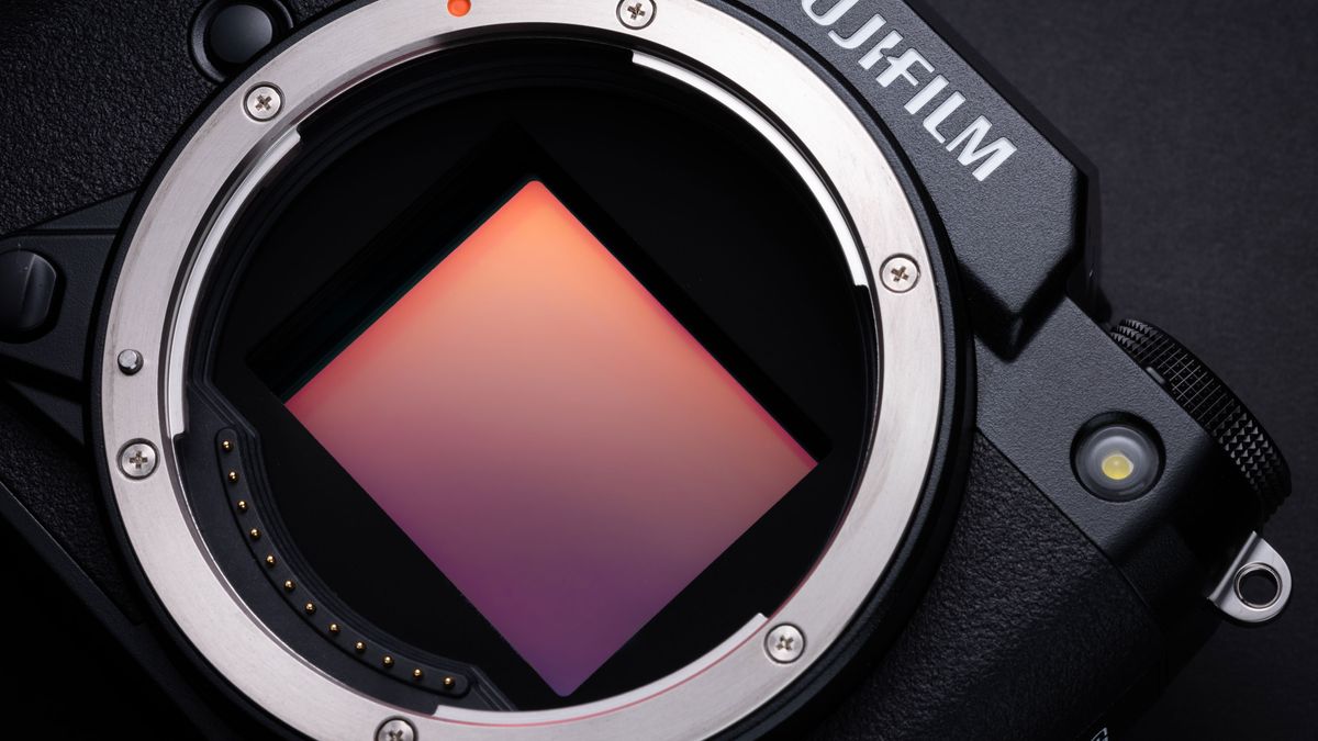 Fujifilm GFX 100S&#039; lens mount and sensor