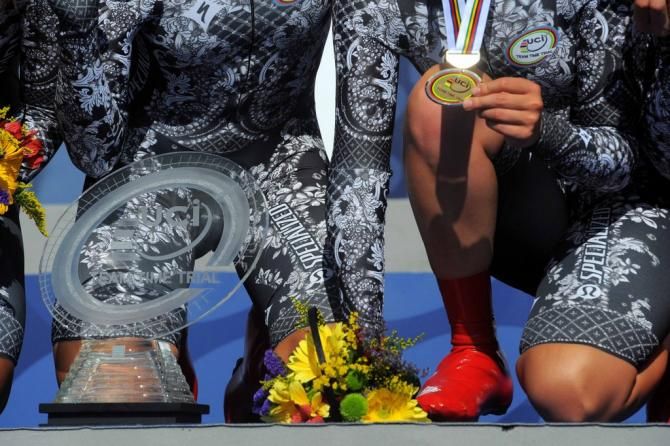 The TTT prize on the podium for Specialized-lululemon