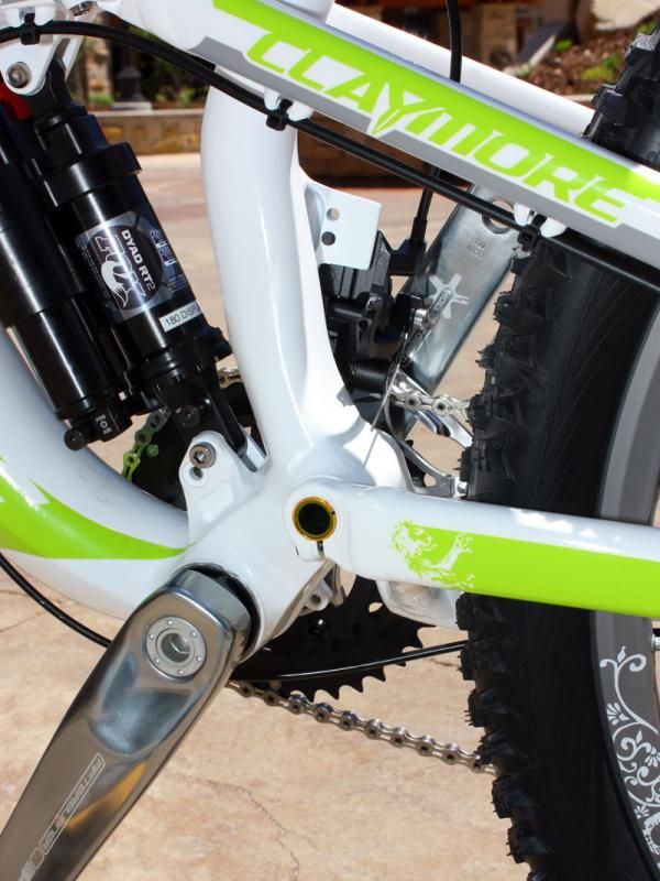 The chunky main pivot on the Claymore uses a fully captured 15mm thru-axle with bearings housed in the main triangle.