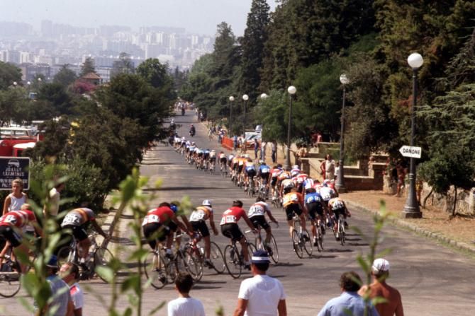 1984 Worlds: The pro men's peloton stretched out in Barcelona, Spain