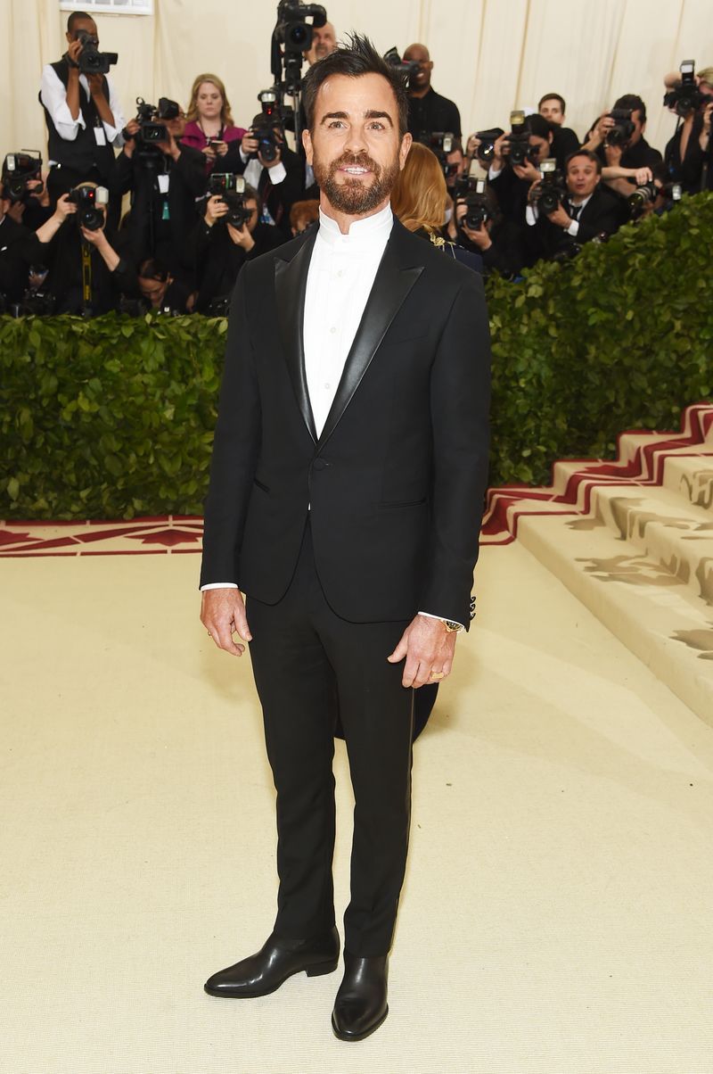 Suit, Red carpet, Formal wear, Fashion, Tuxedo, Carpet, Event, Flooring, Outerwear, Premiere,