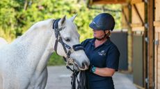 Alnorthumbria-Equine-Dawn-Claxton-nurse-2.jpg
