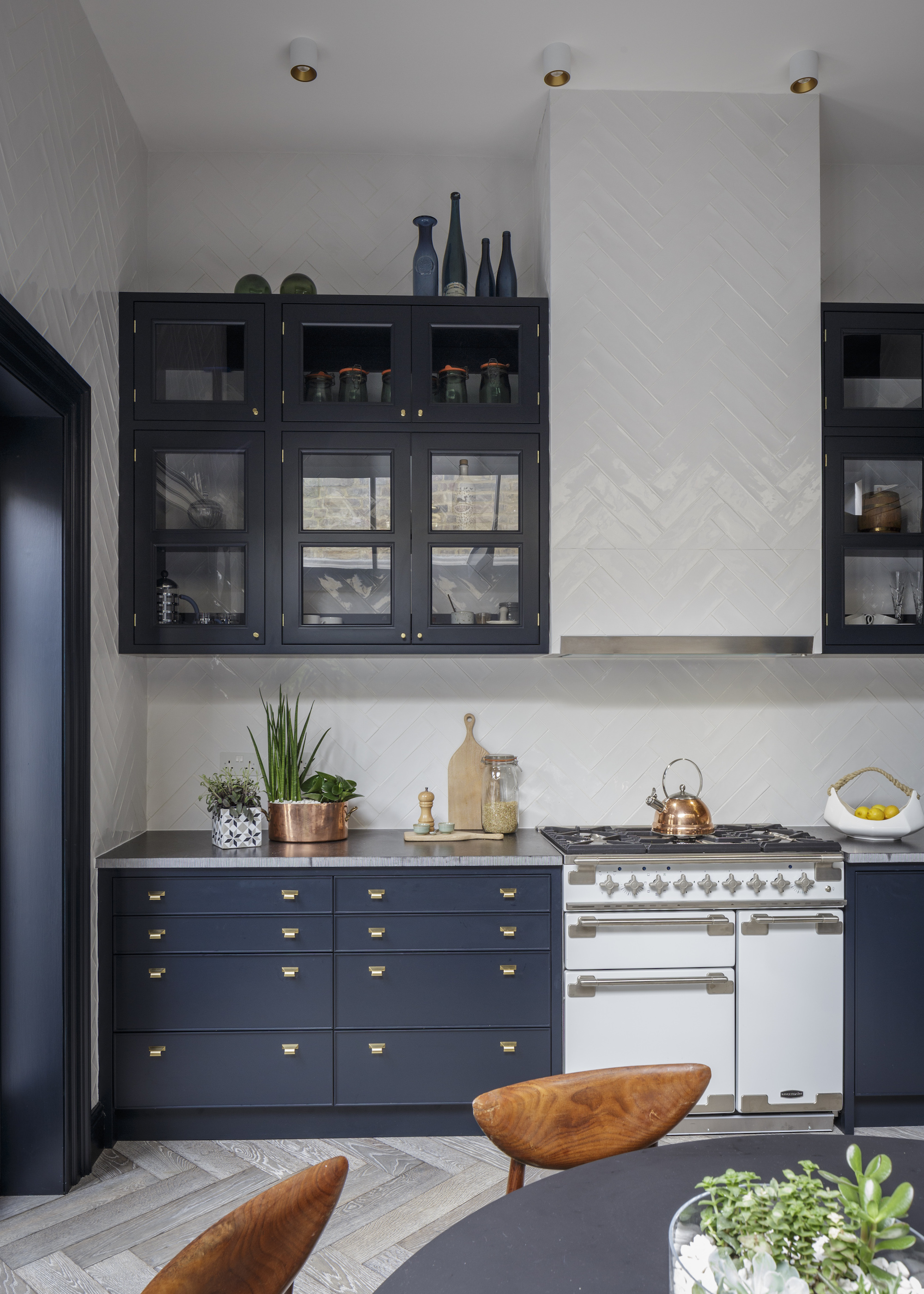 dark blue kitchen with gloss white tiles