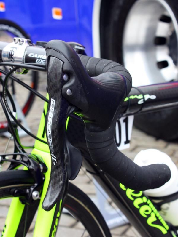 Campagnolo Record Ergopower levers are clamped to Ritchey bars on the Lampre-Vini Farnese team bikes.