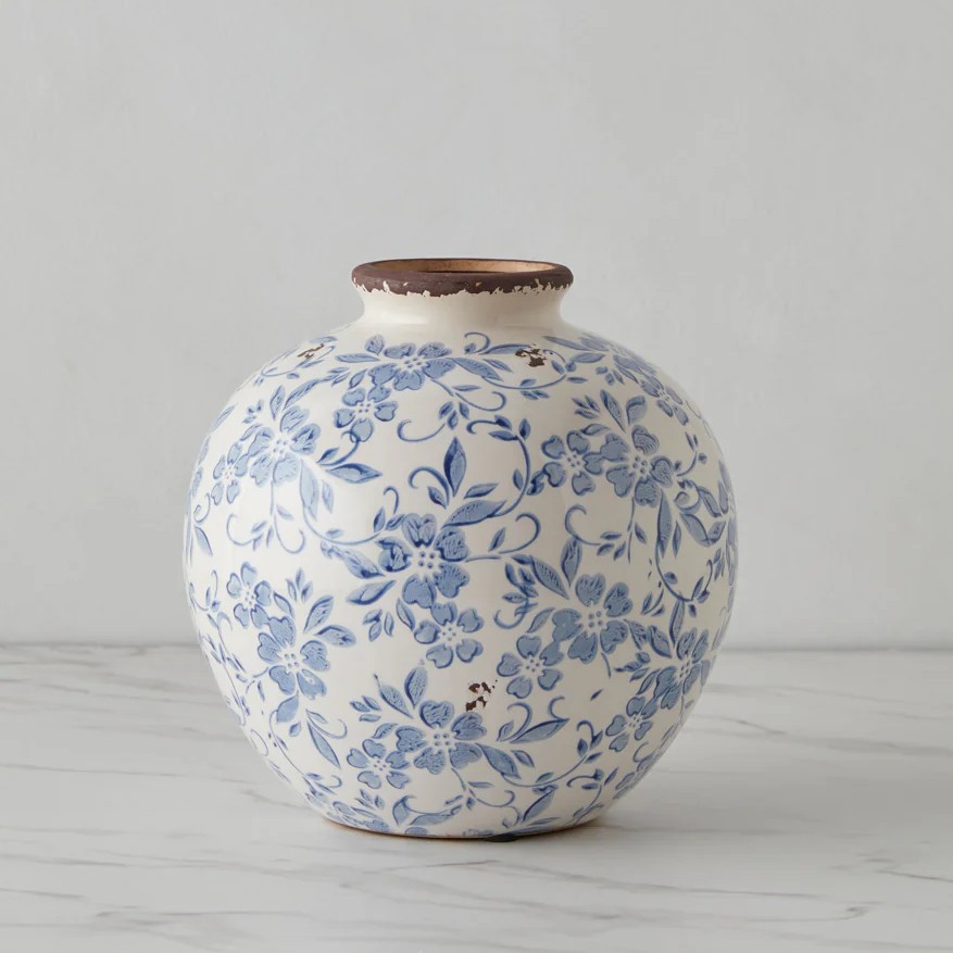 Blue and white ceramic vase 