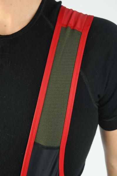 Softer material is used at the top of the bib strap for a softer feel against your shoulder while the colors are coordinated with the matching jersey.