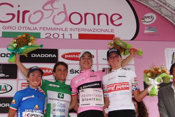 The competition leaders, Rossella Callovi (SC MCipollini Giordana), Valentina Scandolara (Gauss Rdz Ormu), Marianne Vos (Nederland Bloeit) and Elizabeth Armitstead (Garmin-Cervelo)