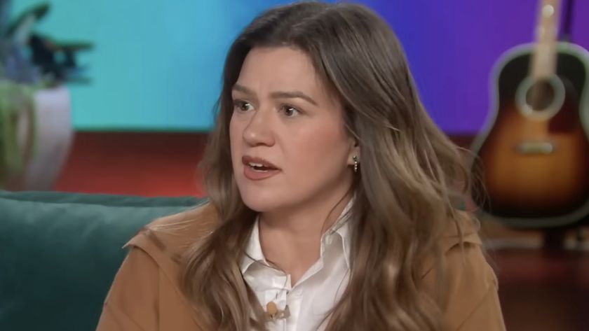 Kelly Clarkson interviewing Emilia Clarke and Haley Lu Richardson about new Peacock series "PONIES," on January 22, 2026. 