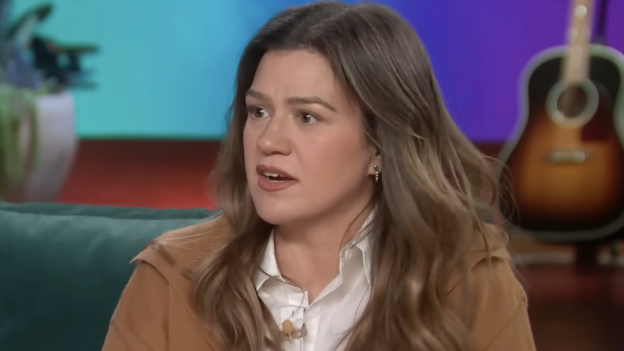 Kelly Clarkson interviewing Emilia Clarke and Haley Lu Richardson about new Peacock series "PONIES," on January 22, 2026. 