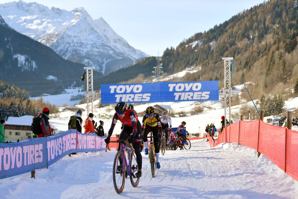 The women race on the snow at the Val di Sole
