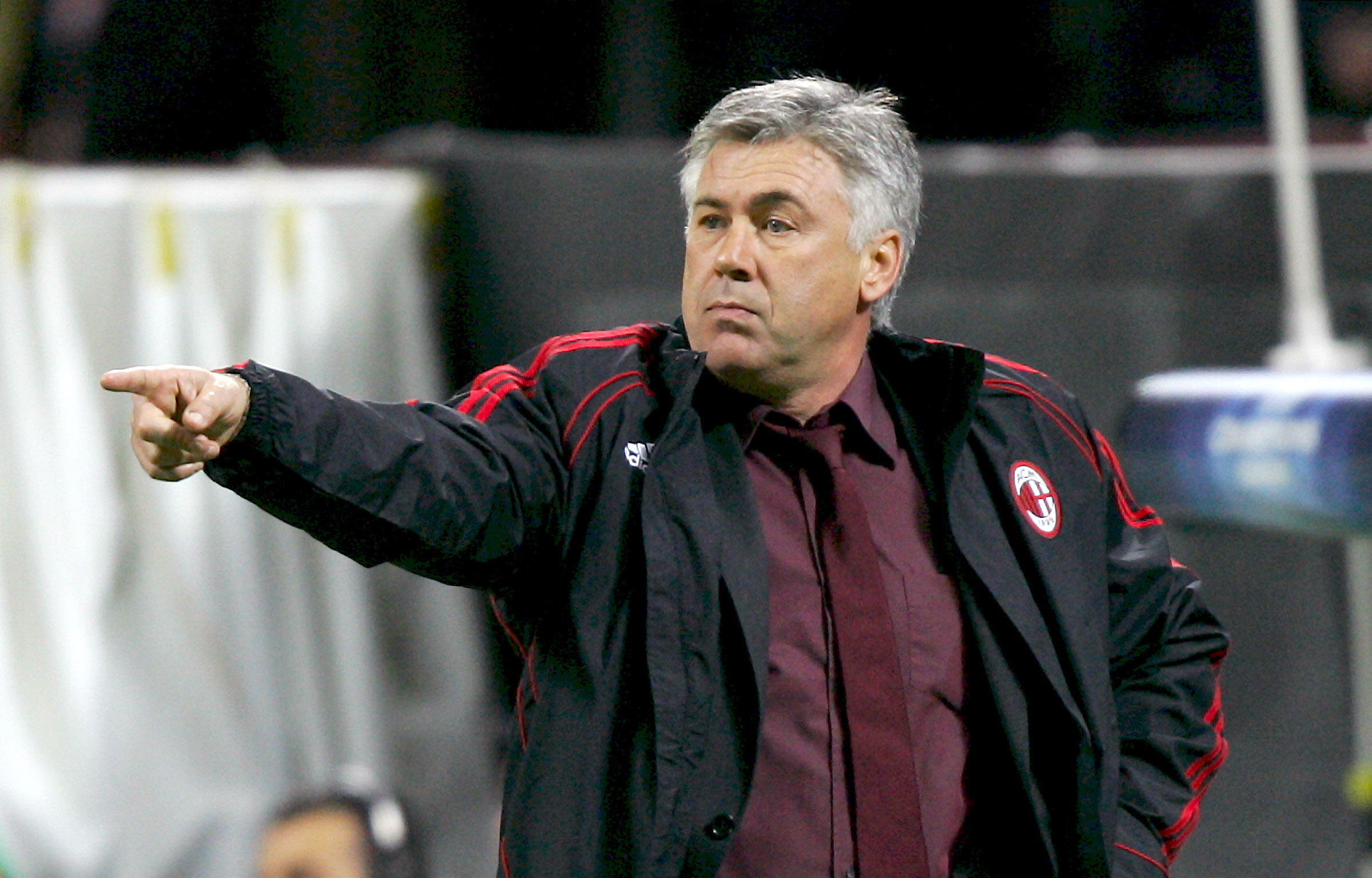 Carlo Ancelotti gesticulates while managing Milan, 2007