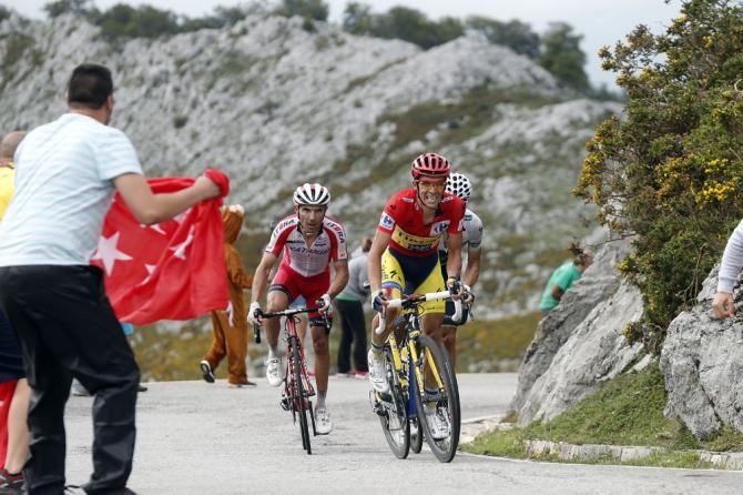 Alberto Contador (Tinkoff - Saxo) leads Valverde and Rodriguez