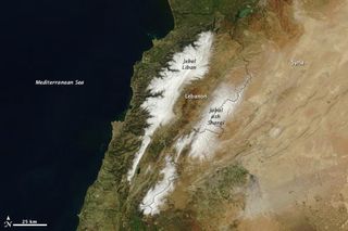 lebanon-snow-110325-02