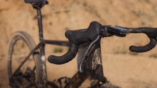 Details of the Shimano GRX RX825 shifters