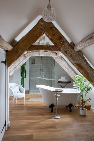 Timber-frame-bedroom-freestanding-bath-and-shower-enclosure