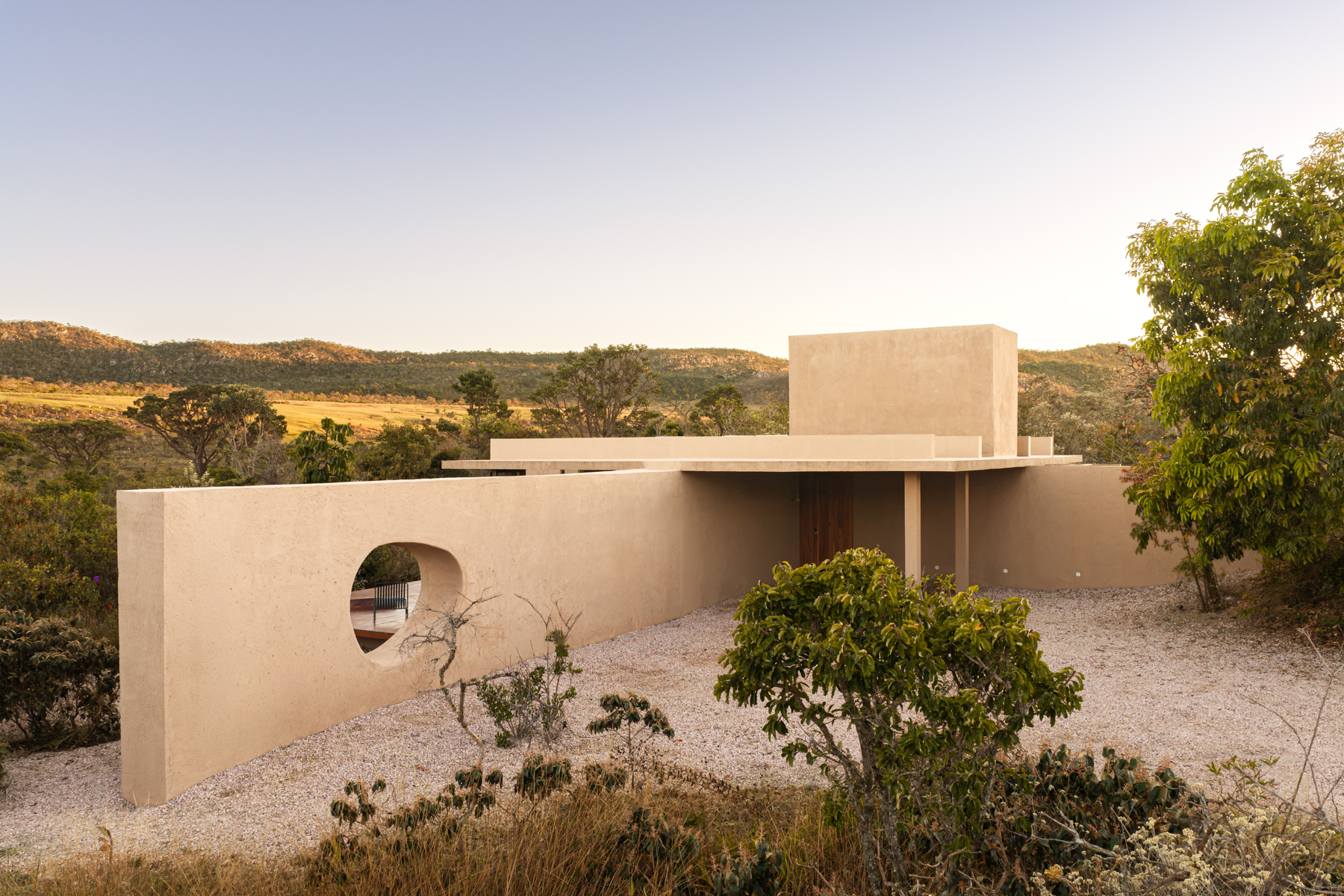 Casa Lilaya, a minimalist Brazilian house
