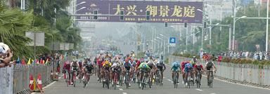 The peloton charge to the line in Danzhou.