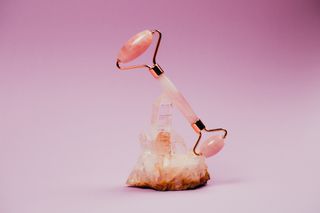 how to use a facial roller rose quartz