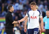 LONDON, ENGLAND - APRIL 18: Roberto De Zerbi manager / head coach of Tottenham Hotspur shakes hands with Micky van de Ven of Tottenham Hotspur after during the Premier League match between Tottenham Hotspur and Brighton & Hove Albion at Tottenham Hotspur Stadium on April 18, 2026 in London, England. (Photo by Catherine Ivill - AMA/Getty Images)