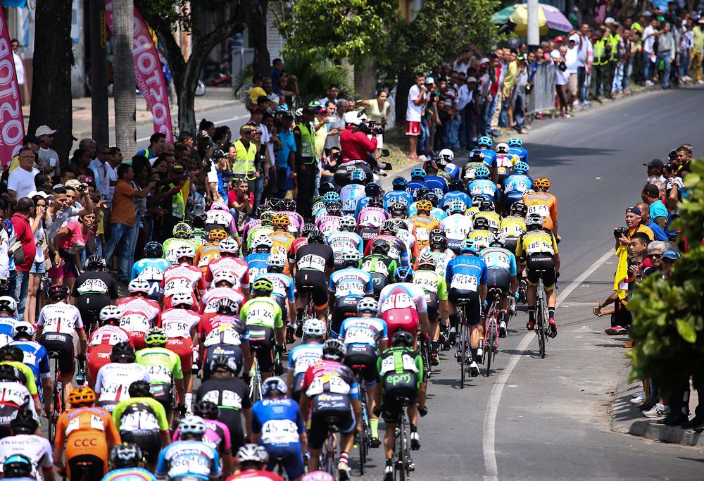 The peloton in action during stage 1 at Colombia Oro y Paz