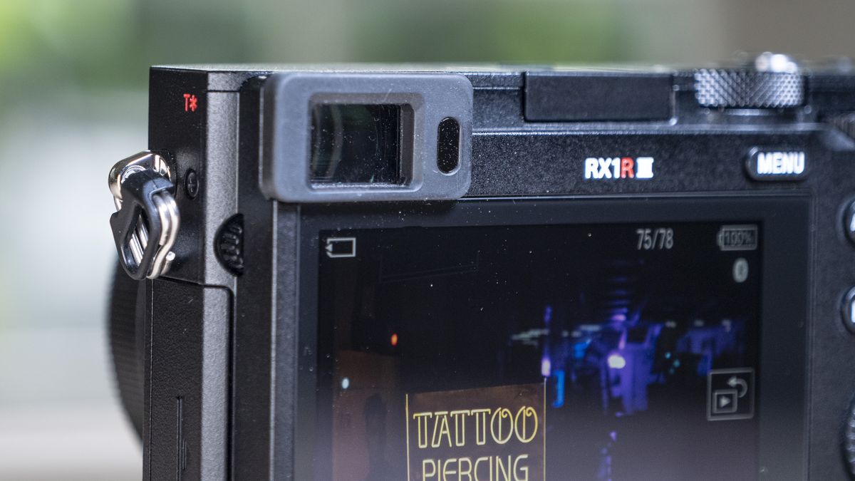 Close up of the Sony RX1R III compact camera's EVF