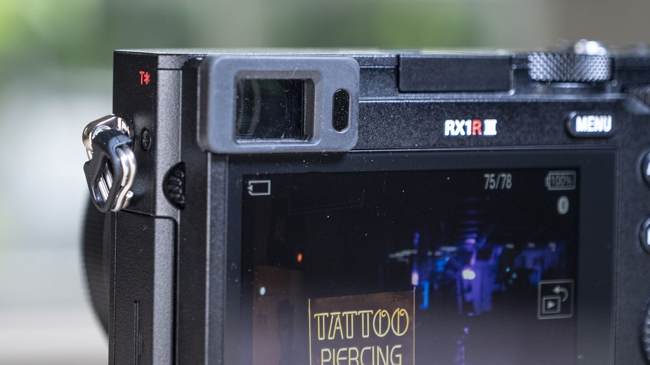 Close up of the Sony RX1R III compact camera's EVF