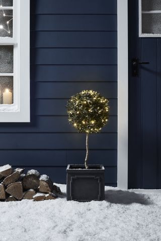 outdoor tree lighting ideas: front porch