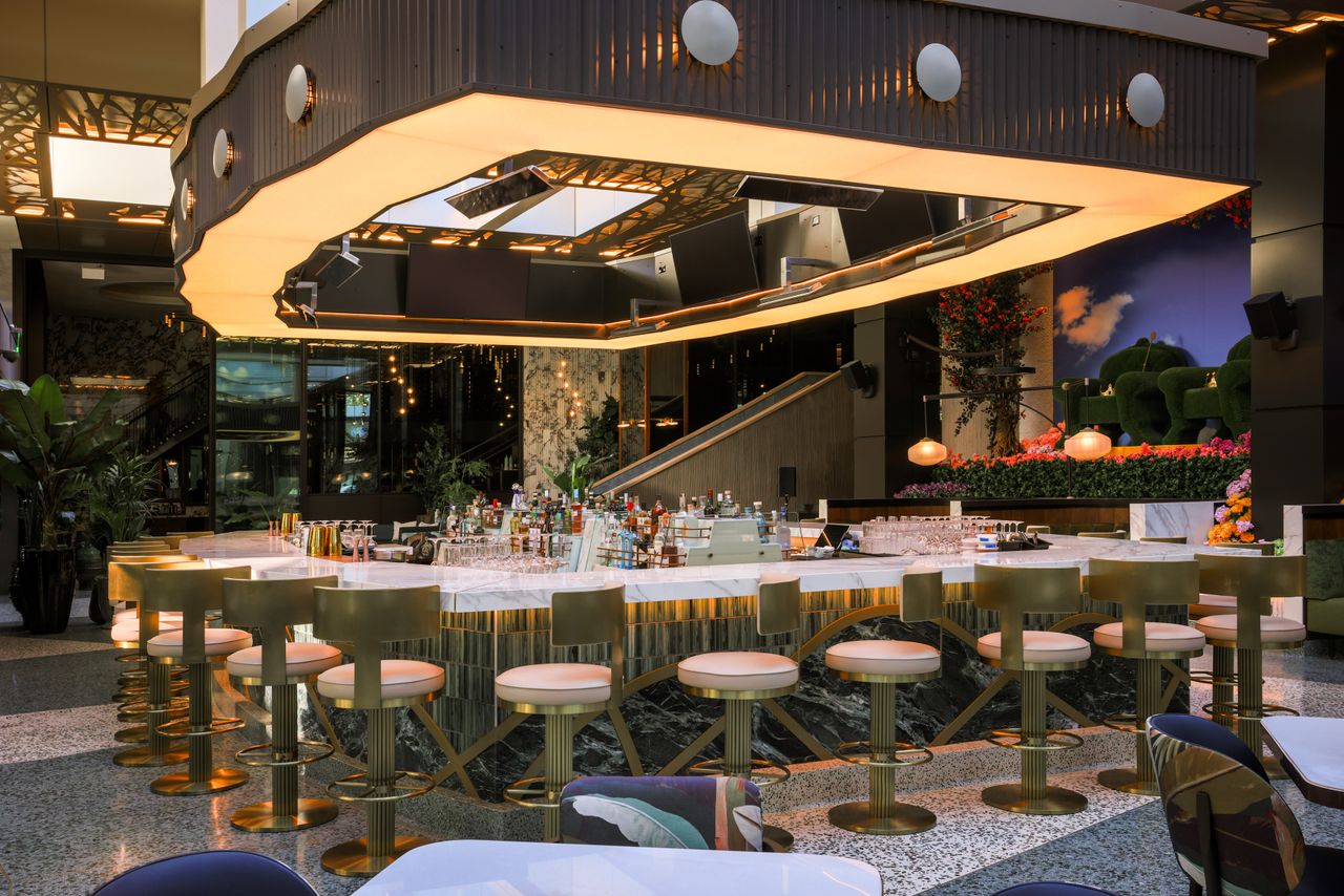 An old Hollywood style cocktail bar.