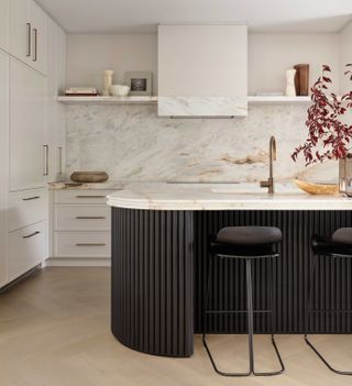 a kitchen with a marble backsplash