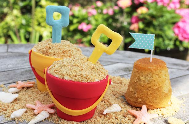 Bucket and spade cupcakes