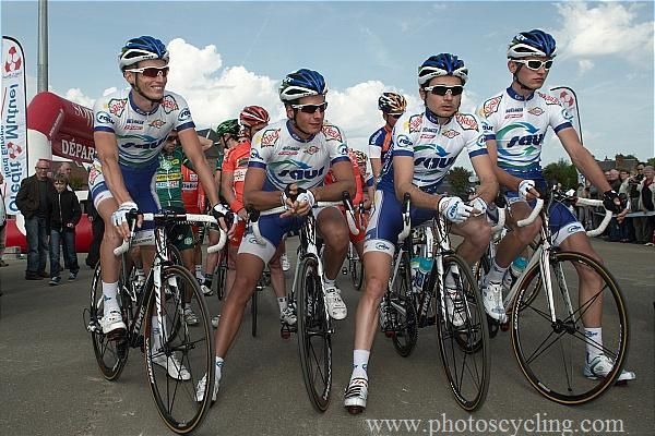Saur-Sojasun riders on the start line.