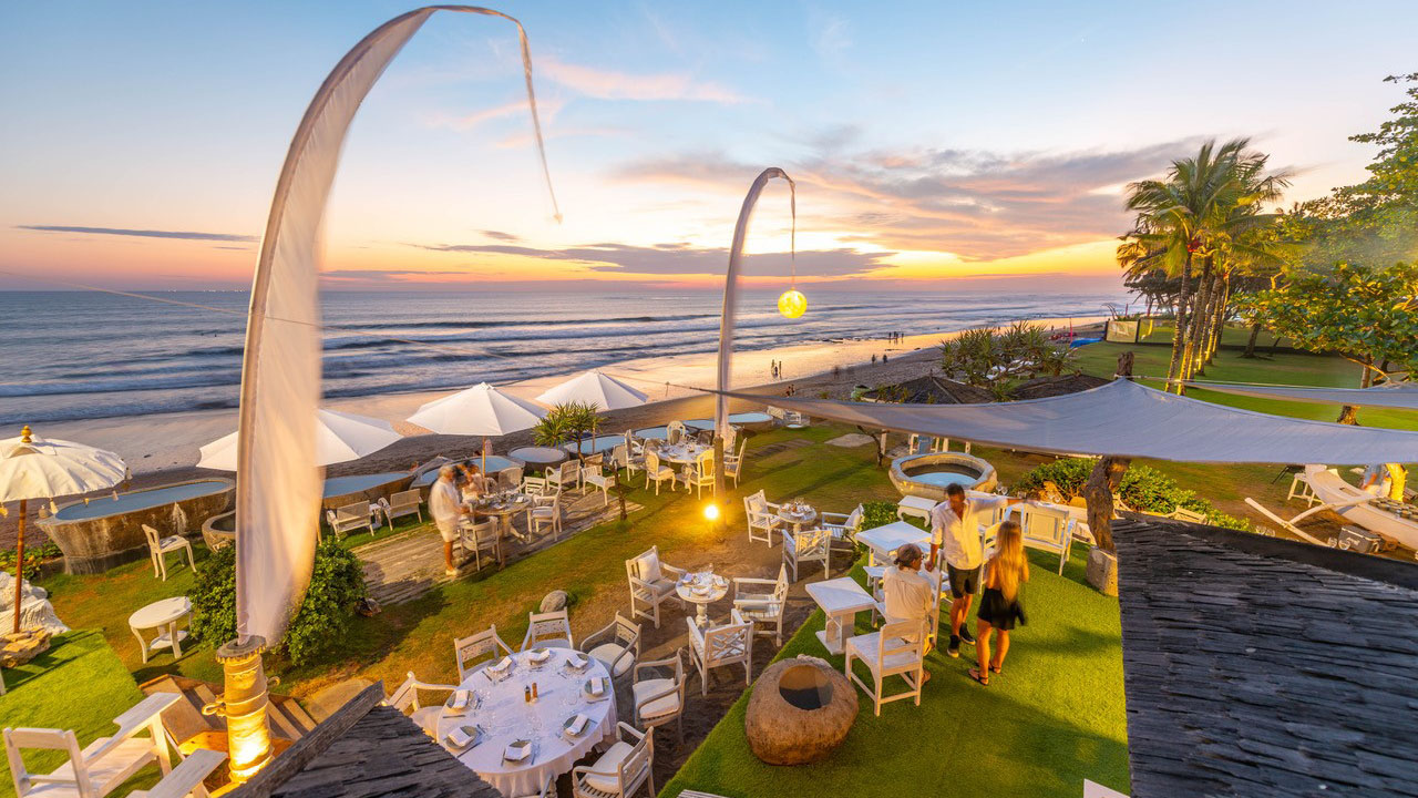 Nightclubs have fun at Morabito Art Villa in Bali.