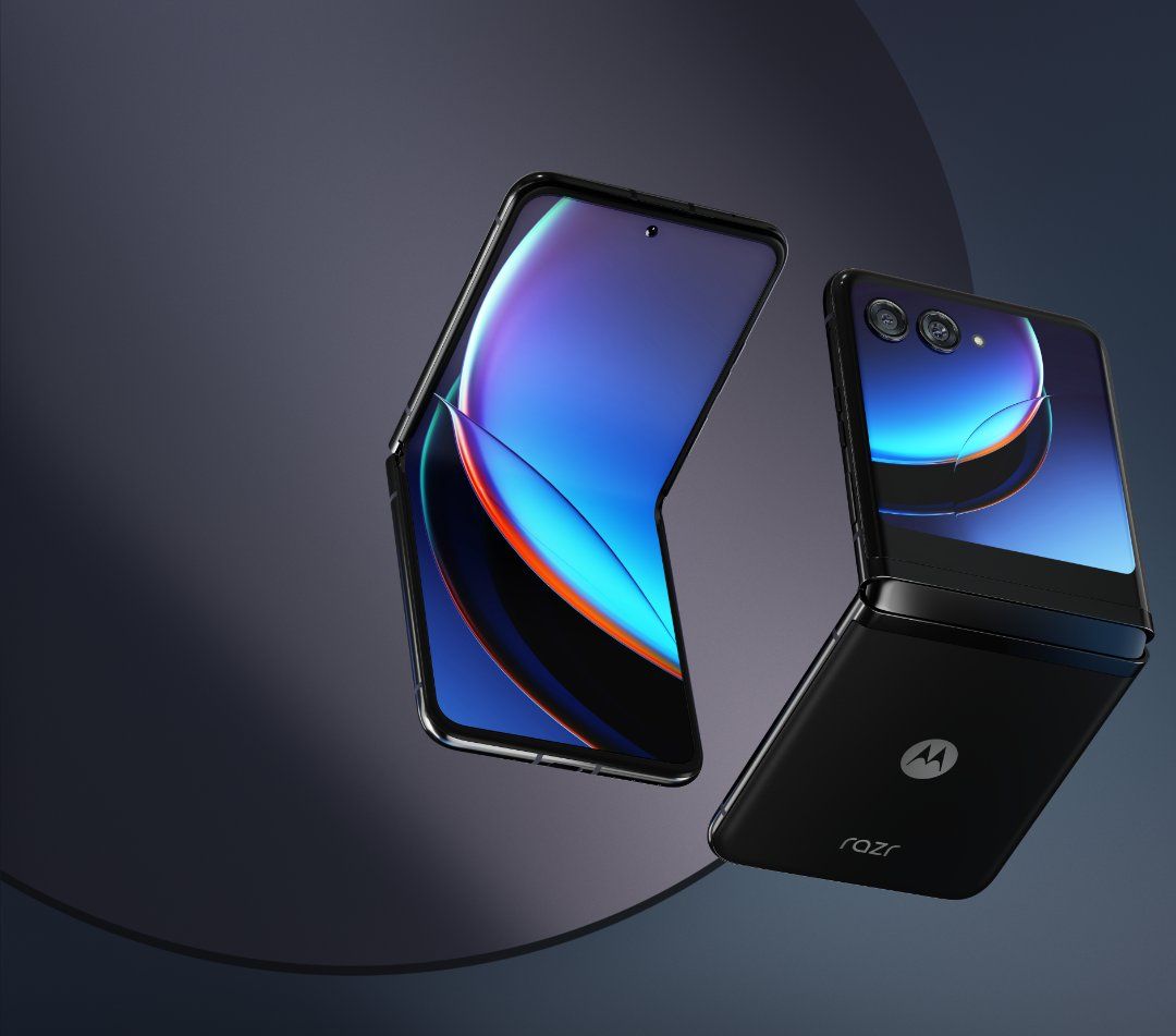 Motorola Razr Plus leaked render front and back