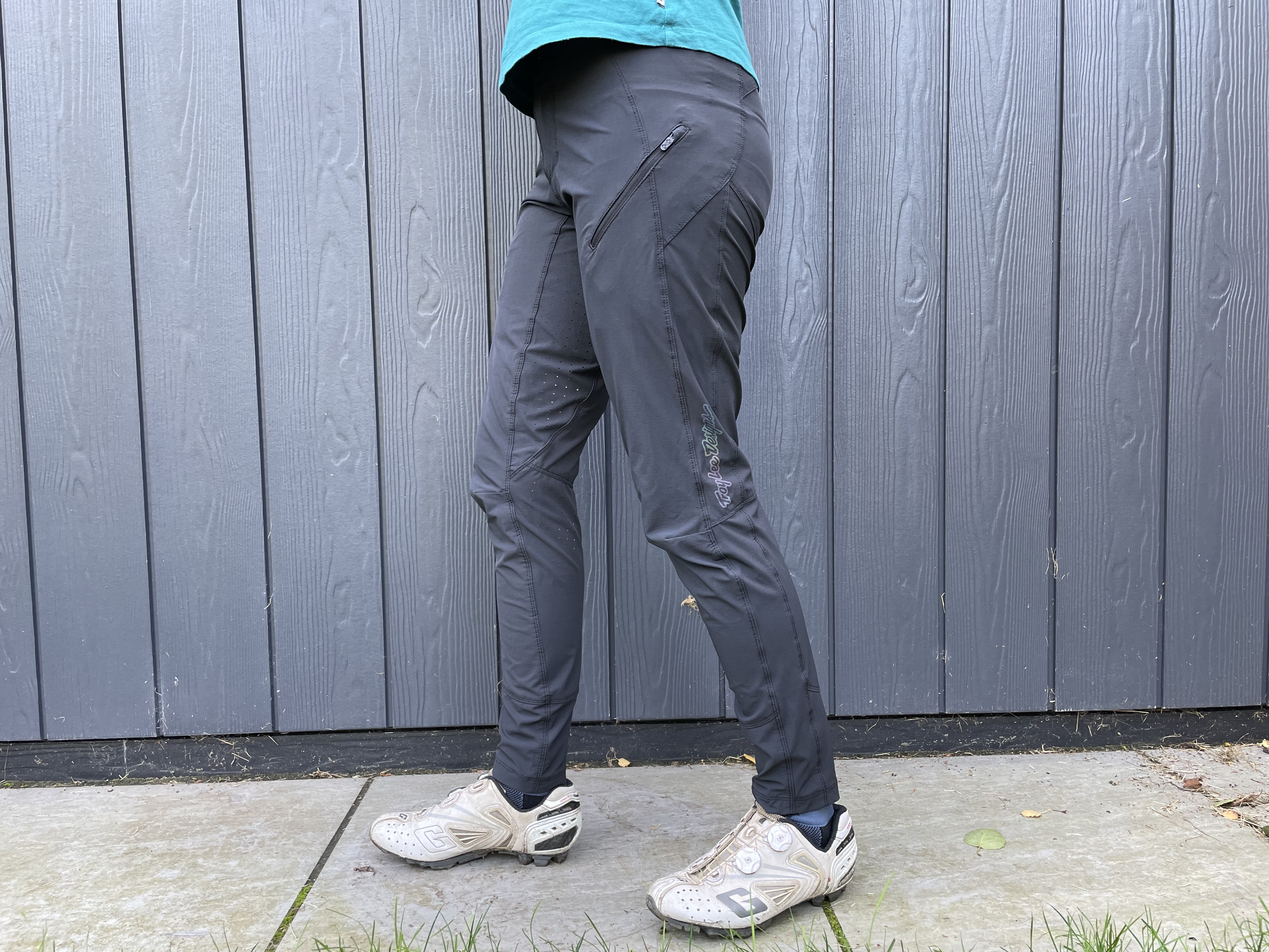 Tapered legs of the TLD Lilium pants